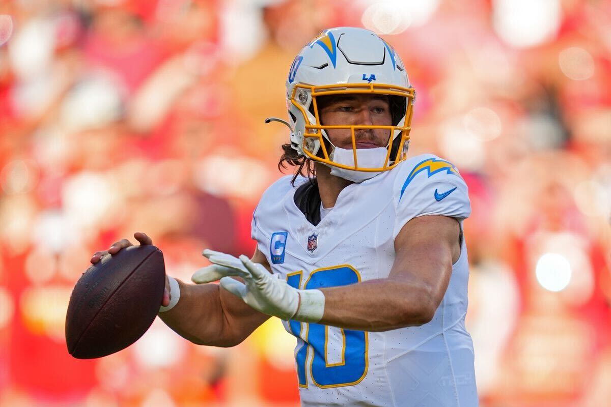 For every Steph Curry 3PM and Justin Herbert TD tonight, we’re giving $100 play-through to someone who… 😈 - likes this tweet - replies with Sleeper username