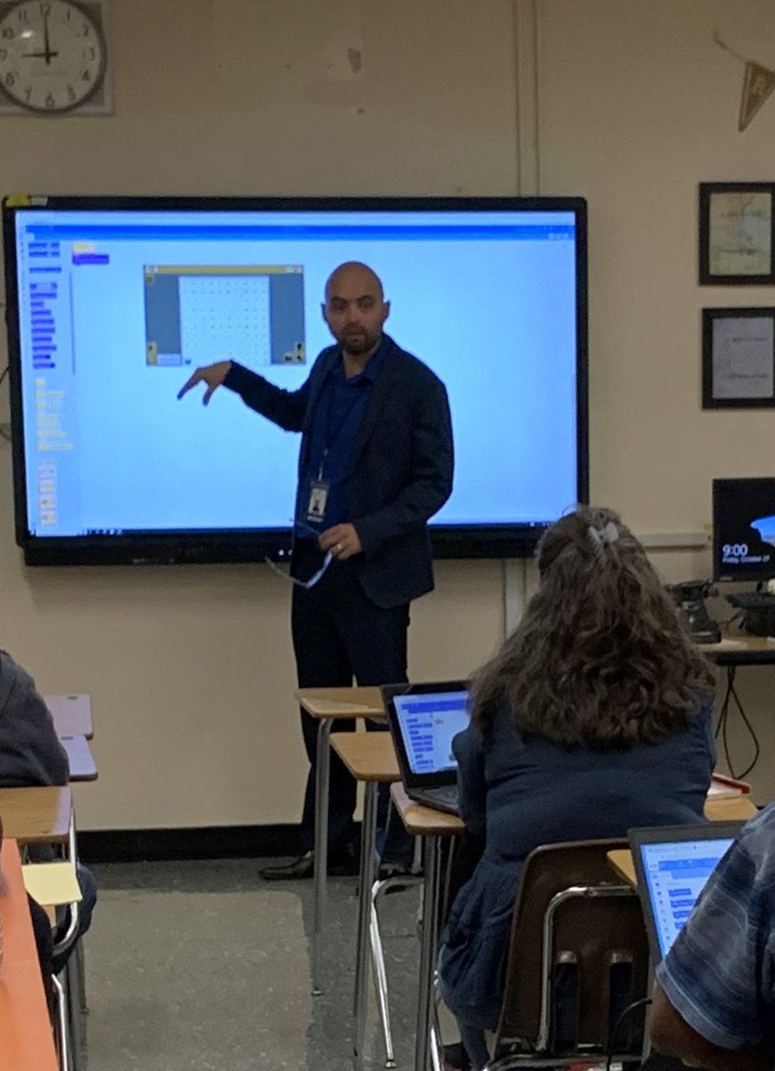 iLearnMDCPS's tweet image. It was a full session to learn about VEX coding! Thank you @MiamiSunsetSHS for hosting the @iLearnMDCPS team as we continue to build capacity with robotics and coding. #VEXRobotics #iLearnMDCPS @VEXRobotics @inst_technology @SuptDotres @MDCPS