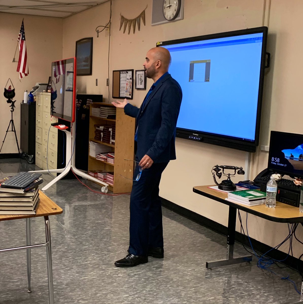 iLearnMDCPS's tweet image. It was a full session to learn about VEX coding! Thank you @MiamiSunsetSHS for hosting the @iLearnMDCPS team as we continue to build capacity with robotics and coding. #VEXRobotics #iLearnMDCPS @VEXRobotics @inst_technology @SuptDotres @MDCPS