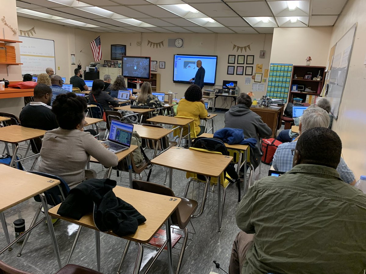 iLearnMDCPS's tweet image. It was a full session to learn about VEX coding! Thank you @MiamiSunsetSHS for hosting the @iLearnMDCPS team as we continue to build capacity with robotics and coding. #VEXRobotics #iLearnMDCPS @VEXRobotics @inst_technology @SuptDotres @MDCPS