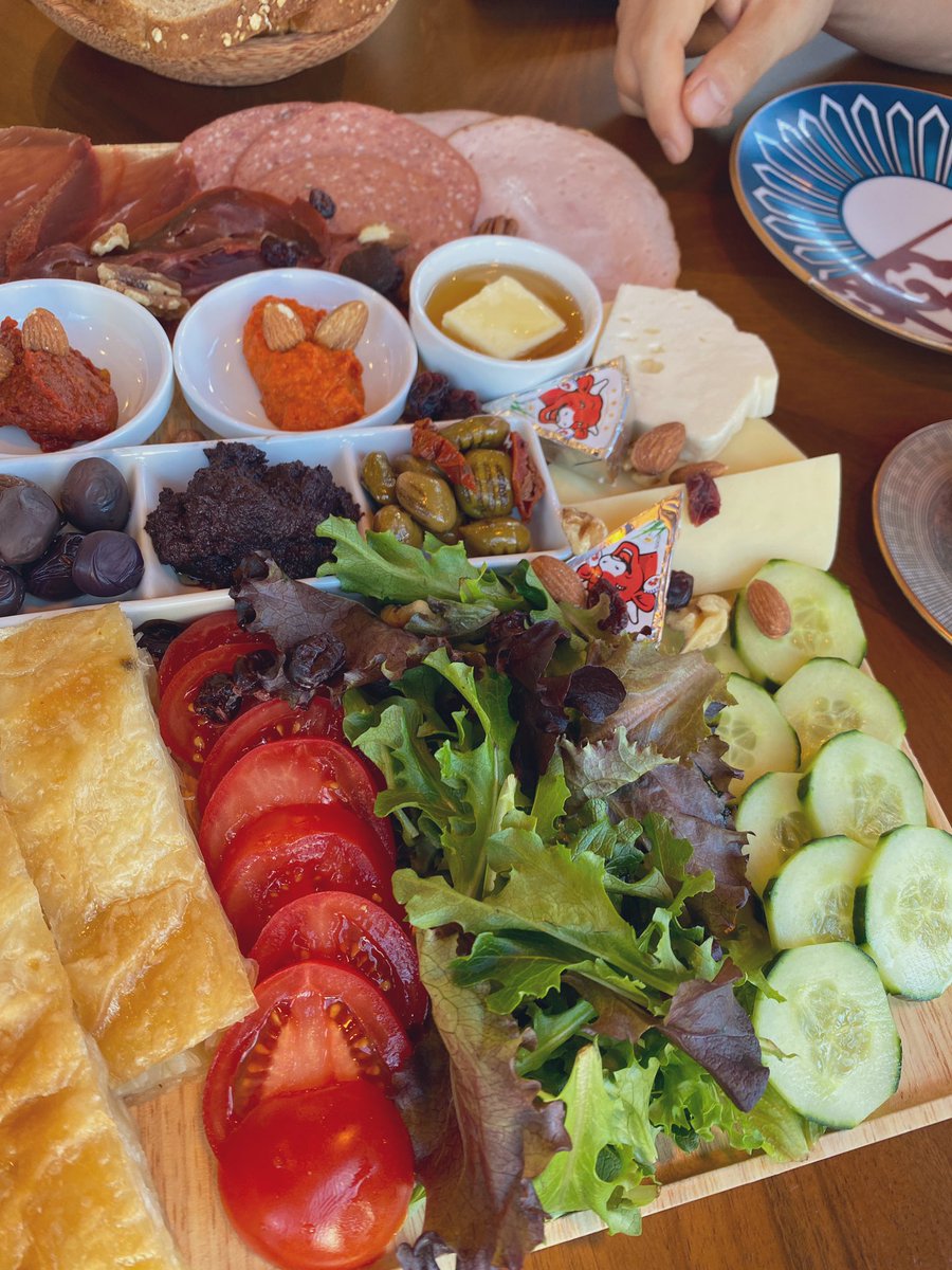 tcai_studio's tweet photo. turkish breakfast spread 😍 https://t.co/i4AwTQpDHb