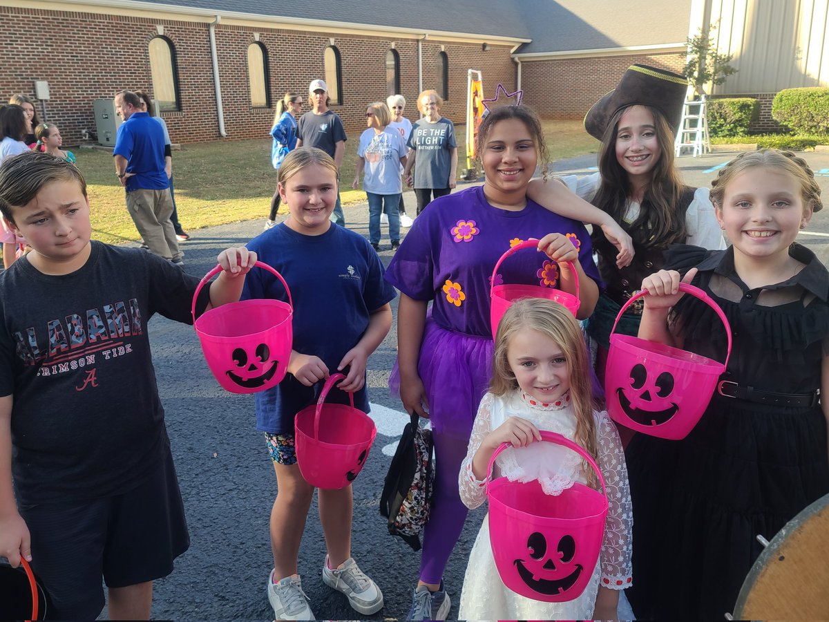 We had a great time today in North Alabama 👻🎃 Happy Trunk or Treat!  <a href="/MetroByTMobile/">Metro by T-Mobile</a> <a href="/thayesnet/">Terry Hayes</a> <a href="/_JazzyJasATL/">Jasmine S</a> <a href="/TonyCBerger/">Tony Berger</a> #WorkCanBfun