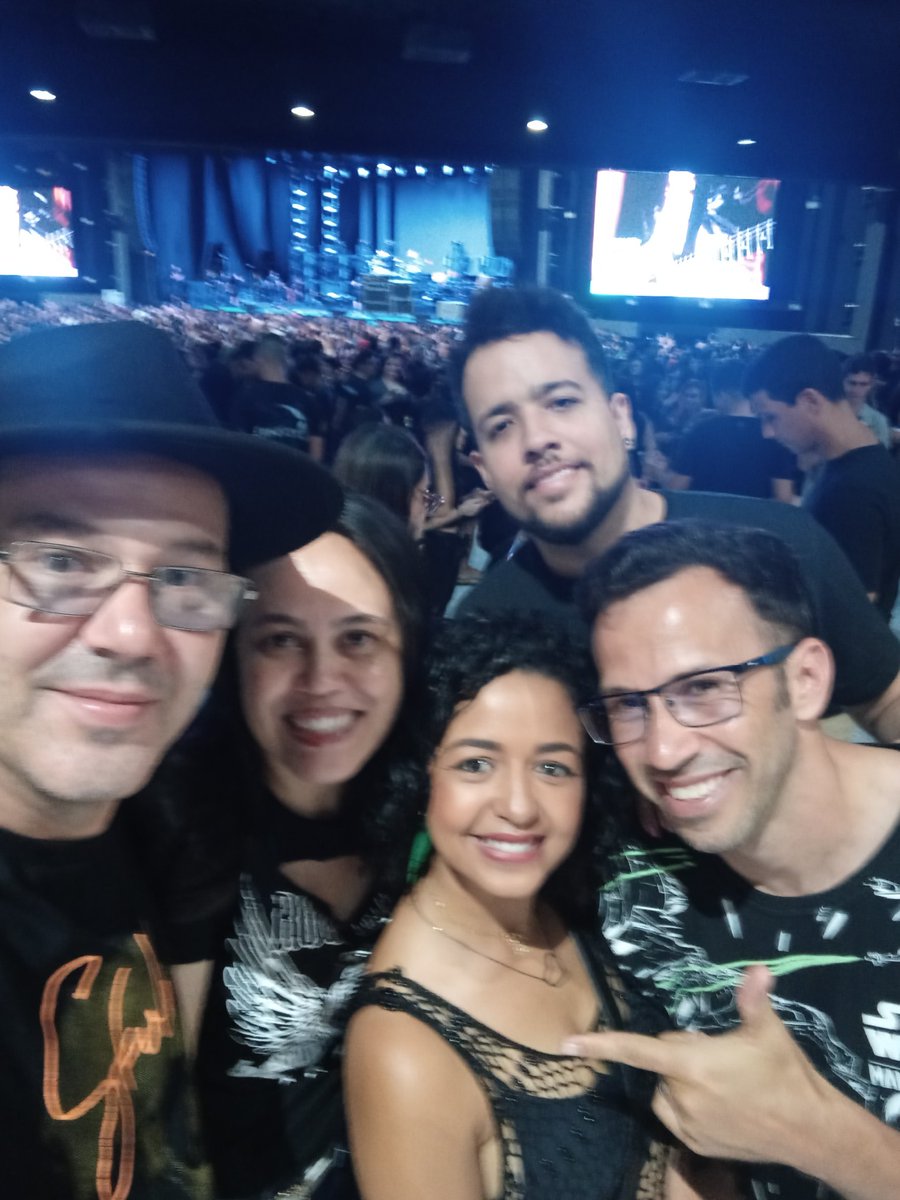 Daquelas noites que ficaram na memoria, que baita show <a href="/evanescence/">Evanescence</a> <a href="/DacepOfficial/">DACEP🇧🇷</a> Amy emocionada no palco, galera emocionada na plateia, tudo perfeito...