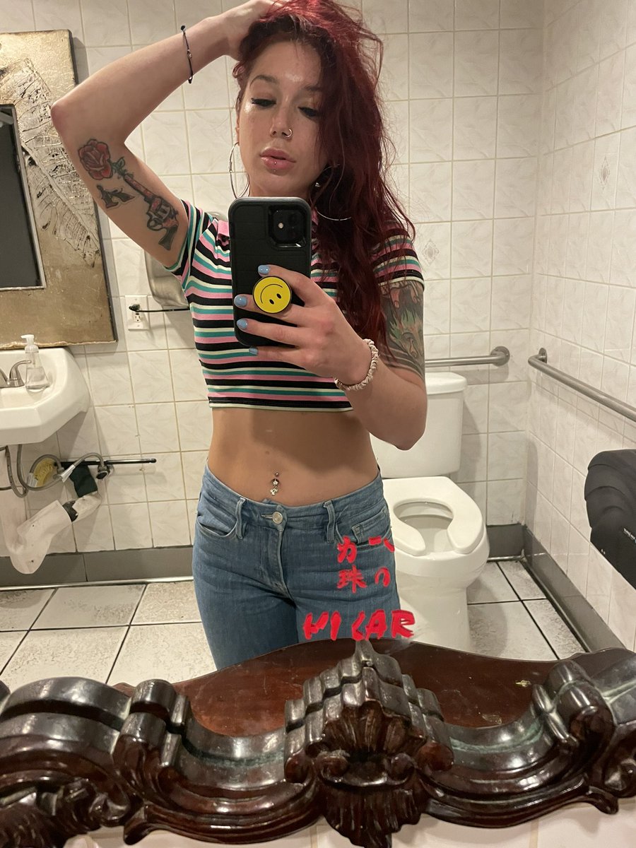 korie_sg's tweet photo. Sushi restaurant bathroom selfie 🍱 https://t.co/OmNrCBjfzG