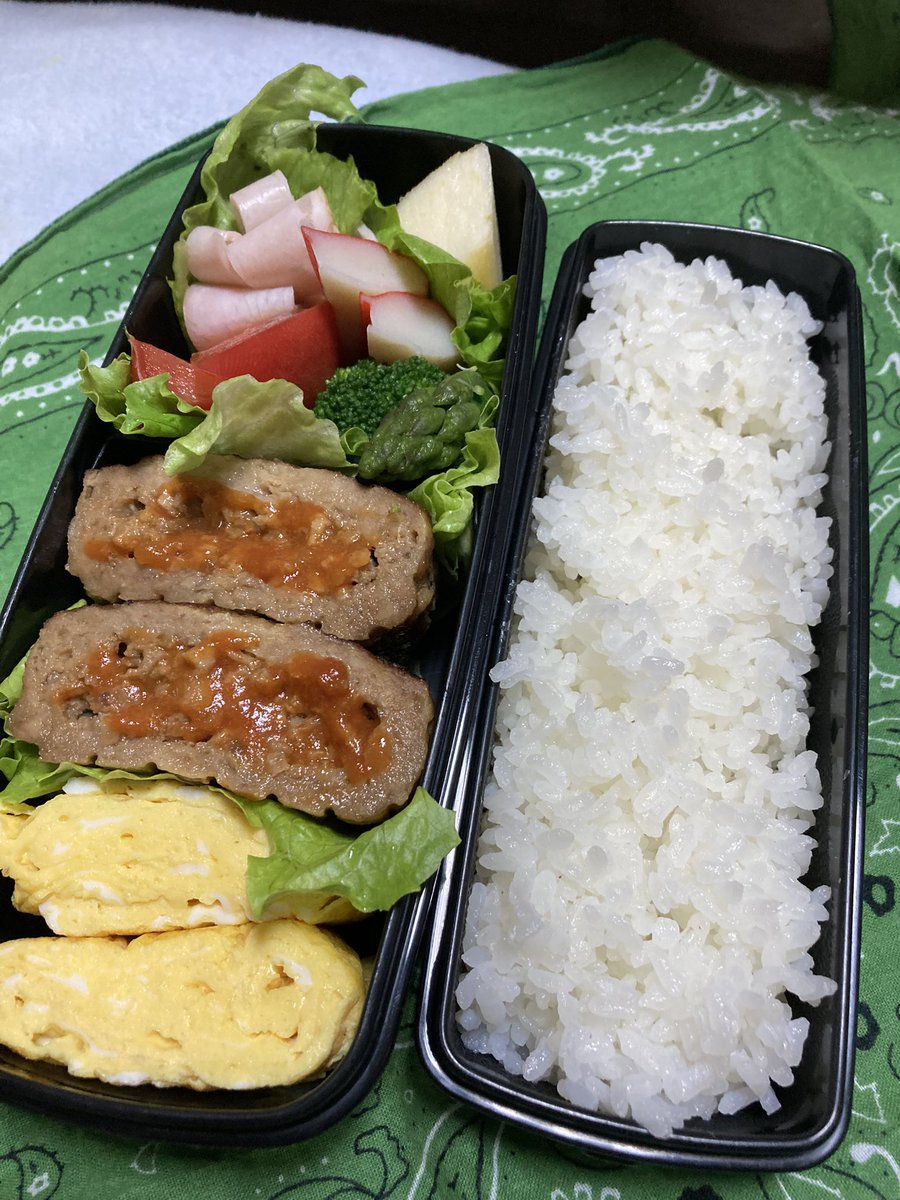 1bunchofflowers's tweet photo. 最近、頻出のハンバーグ弁当🍱😊金曜日は休みだ🎵 #お弁当 #男子弁当 #900ml #サーモス https://t.co/SNTAt9sNl5