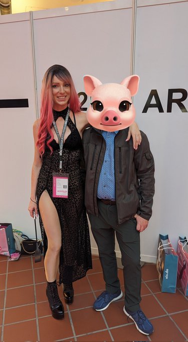 Mein Chauffeur @SklaveRufus hat sich bew&auml;hrt.   Von Regensburg nach Berlin zur #Venus2023 insgesamt 10<a class="tags" target="_blank" title="On Twitter" href="/?out=eyJ0eXAiOiJKV1QiLCJhbGciOiJIUzUxMiJ9.eyJpYXQiOjE3MjE1ODAyOTksImlzcyI6InR3cG9ybnN0YXJzLmNvbSIsIm5iZiI6MTcyMTU4MDI5OSwiZXhwIjoxNzUzMTE2Mjk5LCJyZWRpcmVjdF91cmwiOiJodHRwczovL3R3aXR0ZXIuY29tL1NrbGF2ZVJ1ZnVzIn0.rRUiwa4kTaaVvcVC_sKjD4HCqYSXClmBjnvmL5BwWWA4zy6uYr6iSxqYeRDIbY1nmxtGBIofp5TW_L-k7YcLIQ">@SklaveRufus</a><a href="/tag/kinkyvenus"class="tags"><span>#kinkyvenus</span></a><a href="/tag/venus2023"class="tags"><span>#venus2023</span></a>