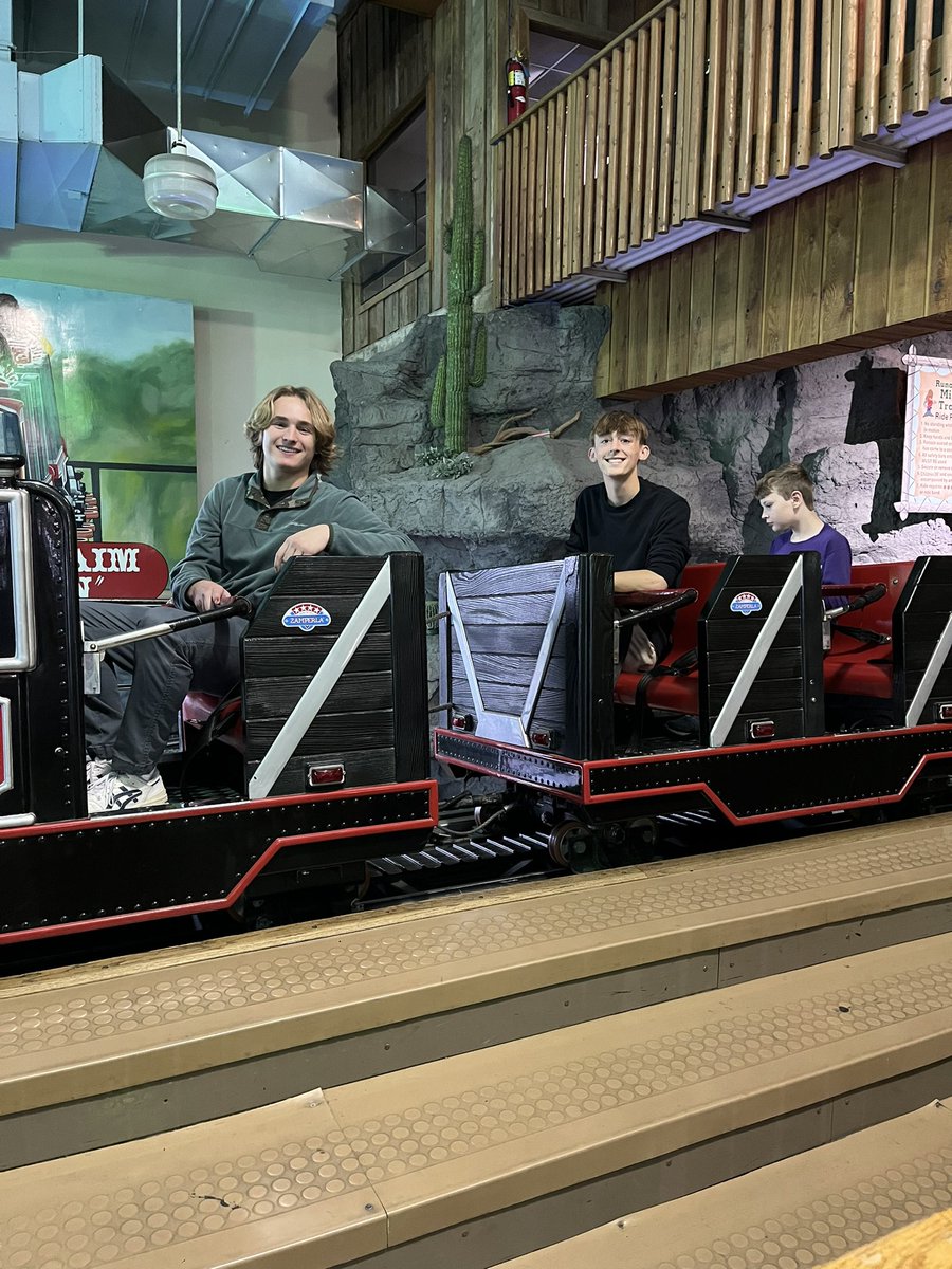 SCpiratedeca's tweet image. SCHS DECA enjoying gocarts and rides before our leadership conference. #MODECA #FallLeadershipConference