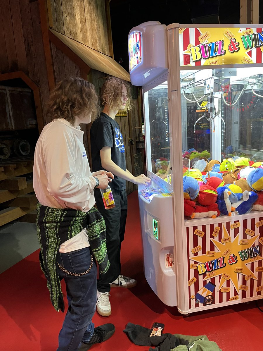 SCpiratedeca's tweet image. SCHS DECA enjoying gocarts and rides before our leadership conference. #MODECA #FallLeadershipConference