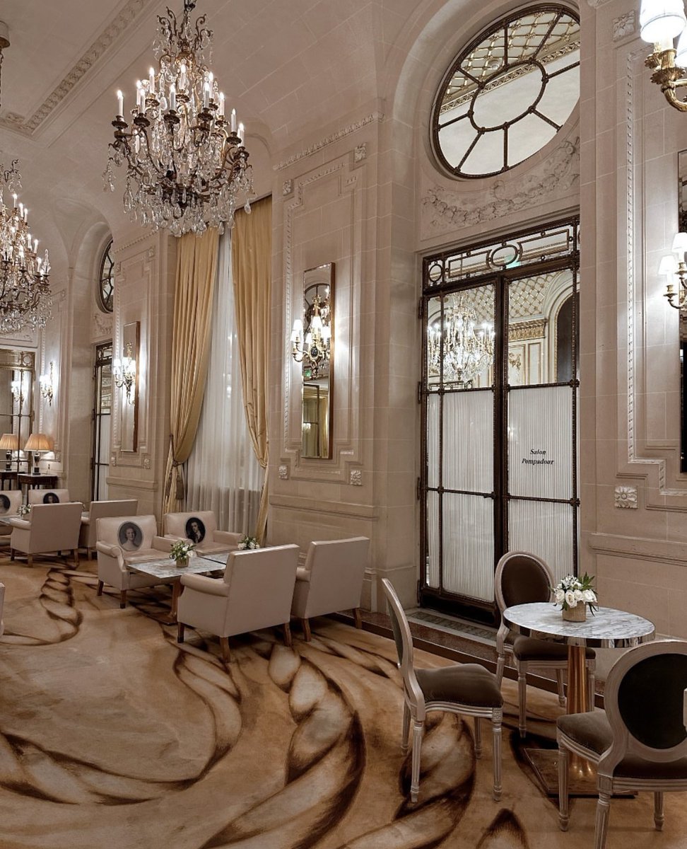 lemeuriceparis 
Coffee time? Meet us at La Galerie