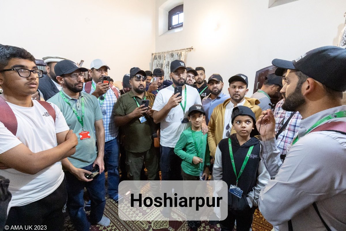 UKMuslimYouth's tweet photo. On the last day of the trip, Atfal and Khuddam visited Hoshiarpur and Ludhiana.
Hoshiarpur is the place where Promised Messiah (as) prayed for 40 Days and received Prophecy Musleh Maud.
Ludhiana is the place where Promised Messiah (as) took the first Baiʼat. https://t.co/gjgzwzYEF7