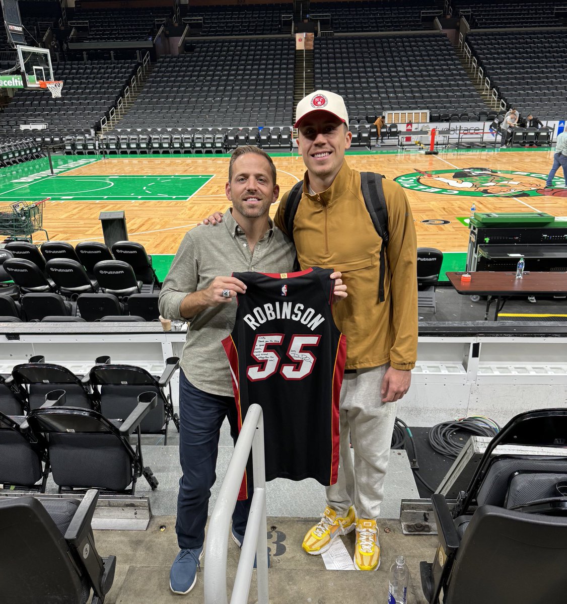 MiddlesexMagic's tweet image. Miami Heat’s Duncan Robinson presenting his game jersey to Magic Director Michael Crotty after the Heat/Celtics game. Coach Crotty coached Duncan with the Middlesex Magic and both attended Phillips Exeter and Williams College! #MagicAlumni #MagicFamily #MagicInTheNBA 💙🤍🖤