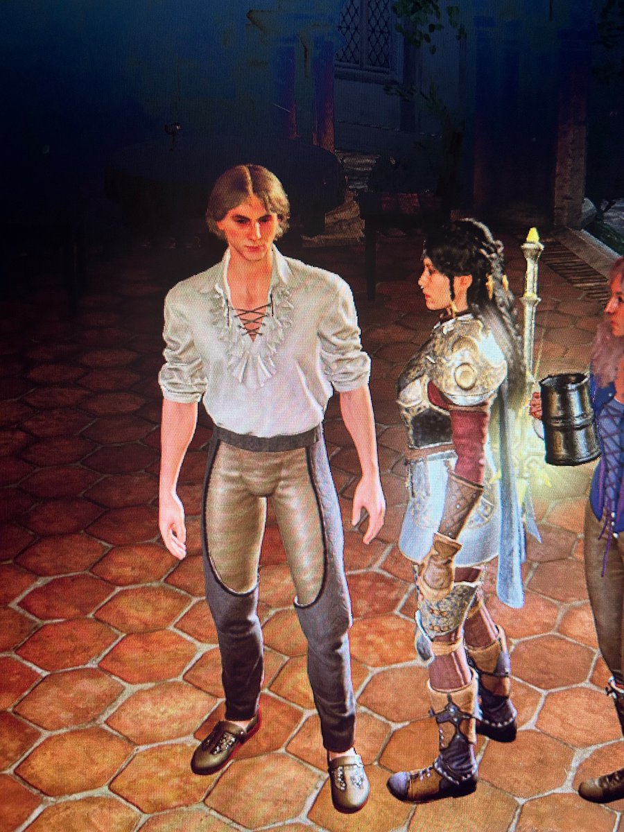 SaraCull's tweet photo. Excuse me… why are you in my bfs clothes???????? https://t.co/aM5cBHVZ1Q