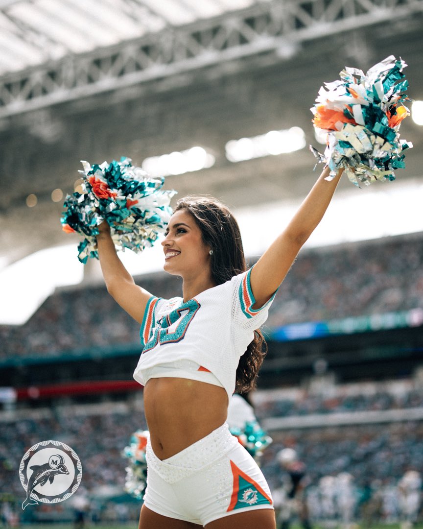 dolphinscheer's tweet photo. #NEvsMIA is underway! https://t.co/MgRb87xyrk