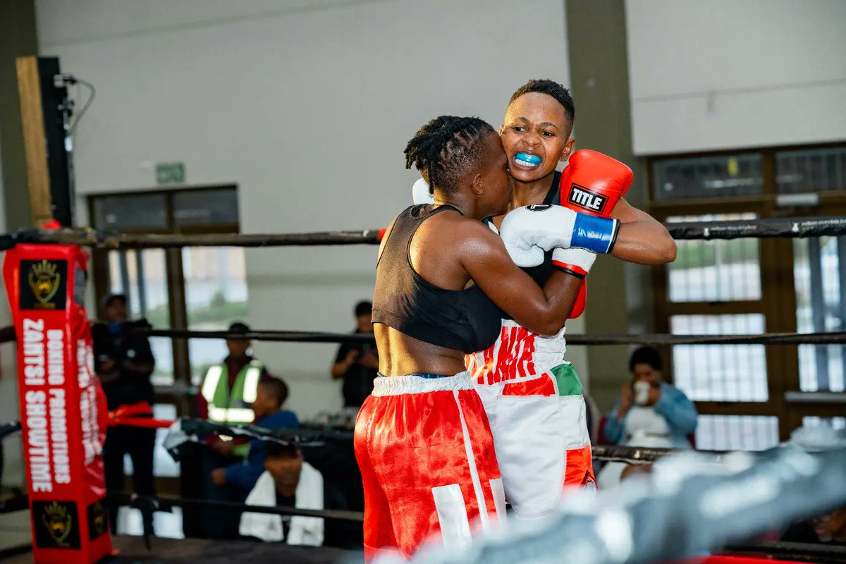 Thobela Nyanda battled against Yonalisa Poni in a Mini-Flyweight bout and yes , full 10 Rounds had us standing on our toes.🔥🥊

This was definitely the main bout we were waiting to see in The Rise of Women in Boxing Series Tournament 6 eGqeberha 🌊🥇

#BSAWSERIES
