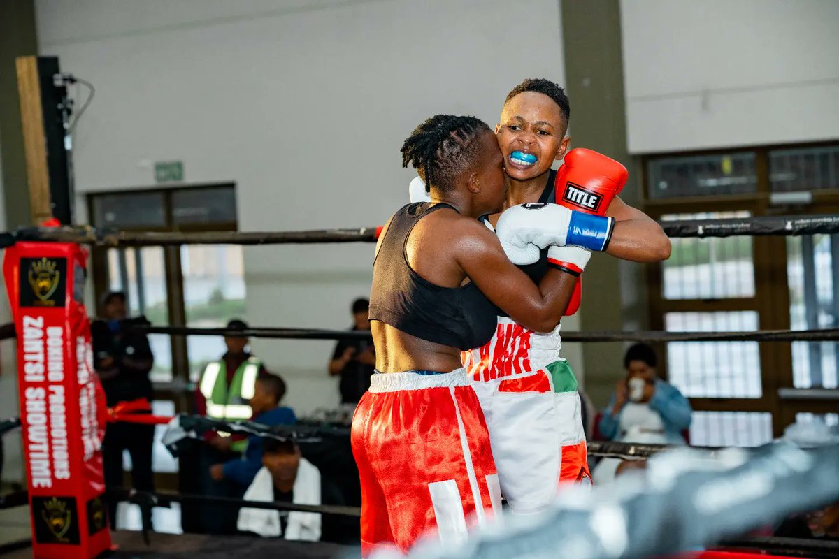 Thobela Nyanda battled against Yonalisa Poni in a Mini-Flyweight bout and yes , full 10 Rounds had us standing on our toes.🔥🥊 This was definitely the main bout we were waiting to see in The Rise of Women in Boxing Series Tournament 6 eGqeberha 🌊🥇 #BSAWSERIES