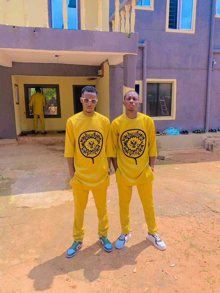 Clintstaggo's tweet image. Mu na my familia 💙📌