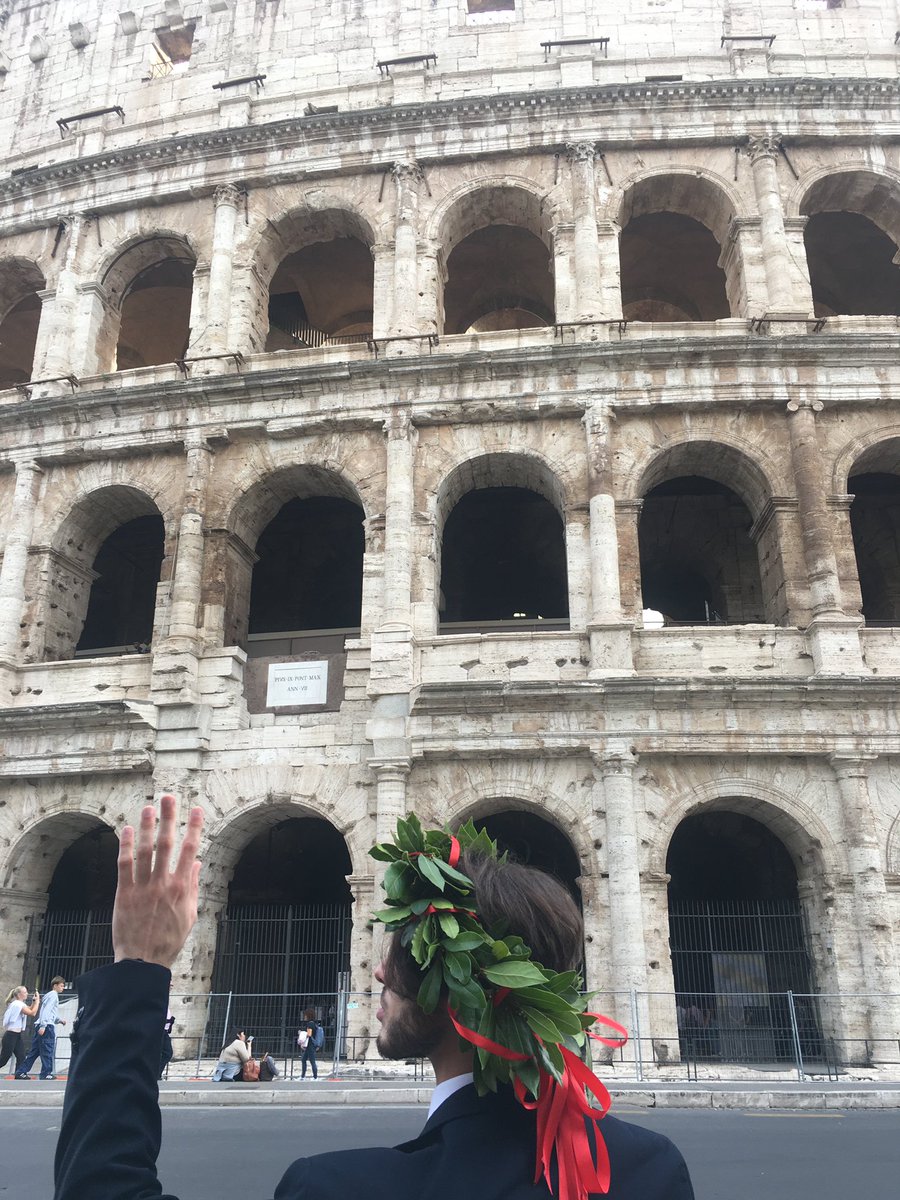 Snapped on Friday in Roma. Anyone know this graduate? #Rome #Roma #colosseo #colosseum 🇮🇹🏛️