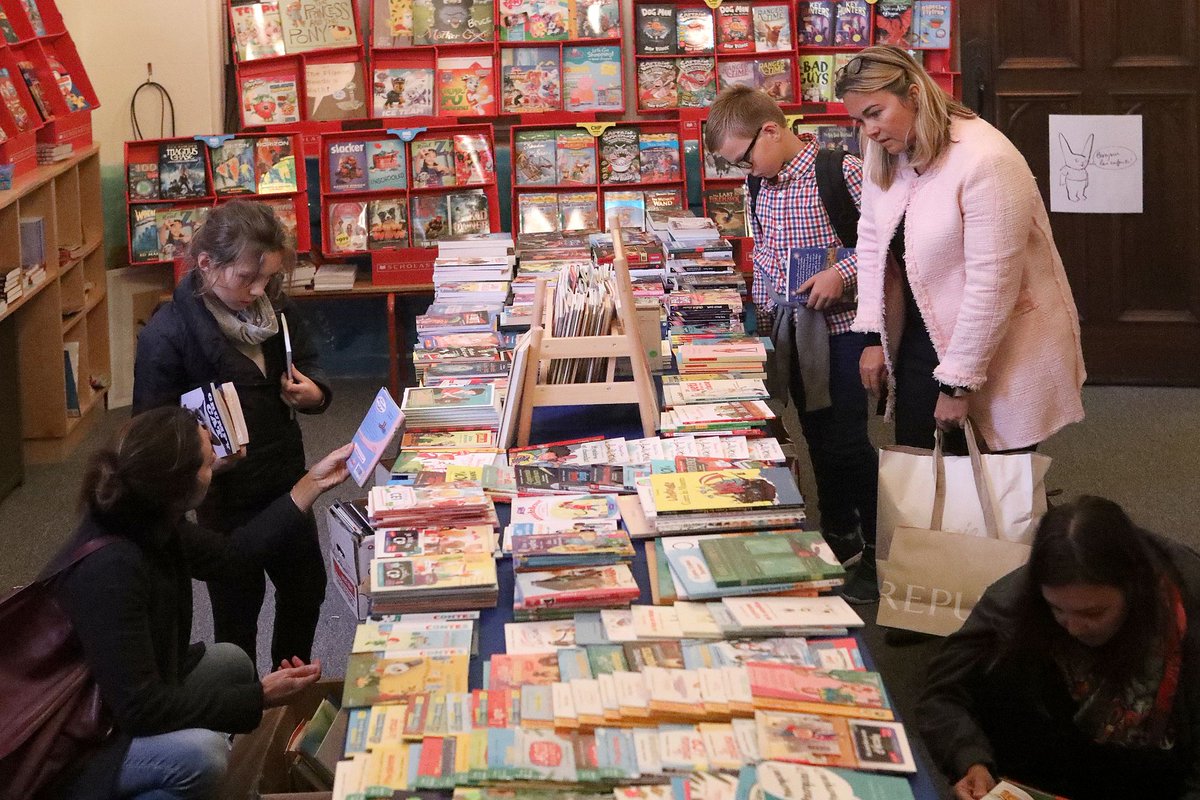 📚 The Sausalito Book Fair is NOV 7 ! Join us to discover a wide selection of books, all in French. 🇫🇷 Support our SAU book fair and help enrich our LFSF SAU Library for our students. Every purchase directly benefits their literary journey! ✨ 
#SausalitoBookFair