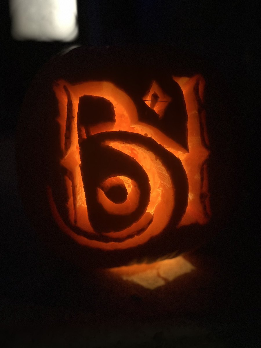 My pumpkin is ready for Halloween!

<a href="/CriticalRole/">Critical Role</a> #criticalrolefanart #bellshells #pumpkin #pumpkin #halloween #pumpkincarving #dungeonsanddragons #dnd