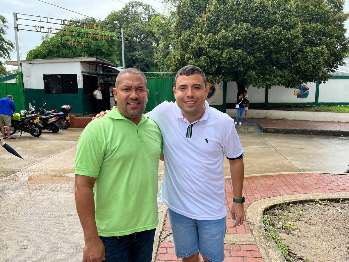 sergioaloserio's tweet photo. Desde temprano ejercí mi derecho al voto 🗳️ y ratifiqué mi voluntad de seguir sirviendo a mi ciudad. Invito a todos los cartageneros para que voten con responsabilidad y a conciencia por una mejor Cartagena. #VotaPorEl10DelVerde 🔟🌻 https://t.co/QDWuLgZMTW