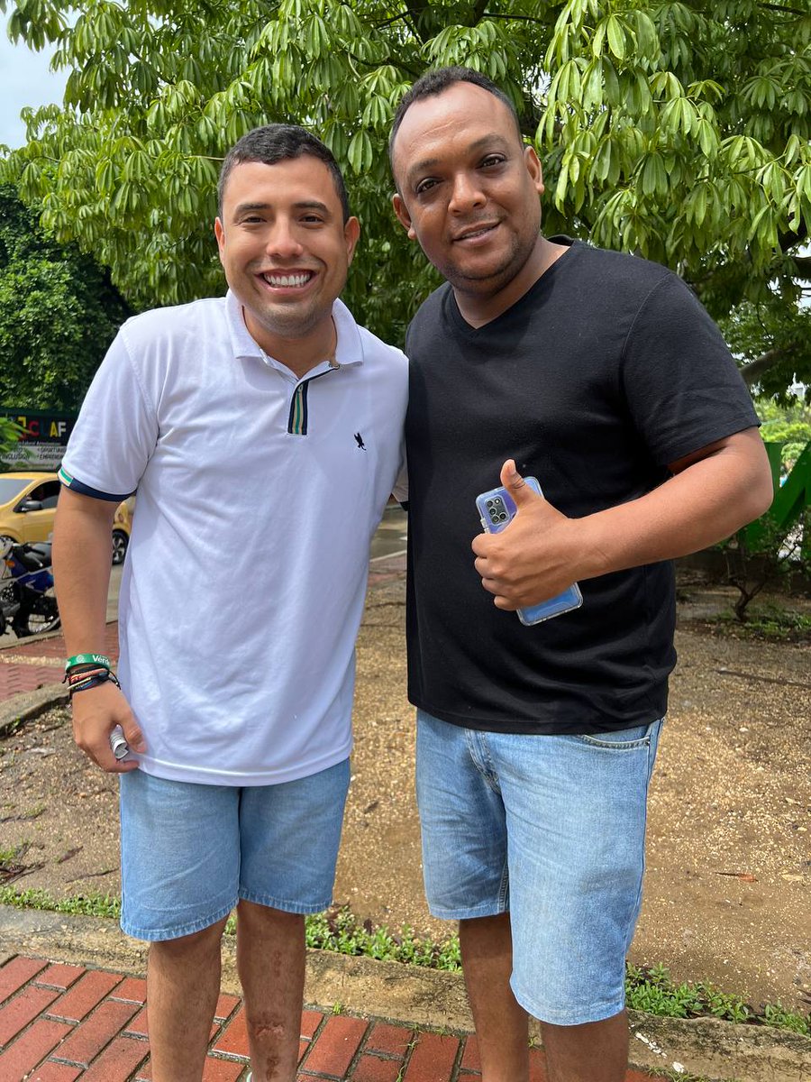 sergioaloserio's tweet photo. Desde temprano ejercí mi derecho al voto 🗳️ y ratifiqué mi voluntad de seguir sirviendo a mi ciudad. Invito a todos los cartageneros para que voten con responsabilidad y a conciencia por una mejor Cartagena. #VotaPorEl10DelVerde 🔟🌻 https://t.co/QDWuLgZMTW