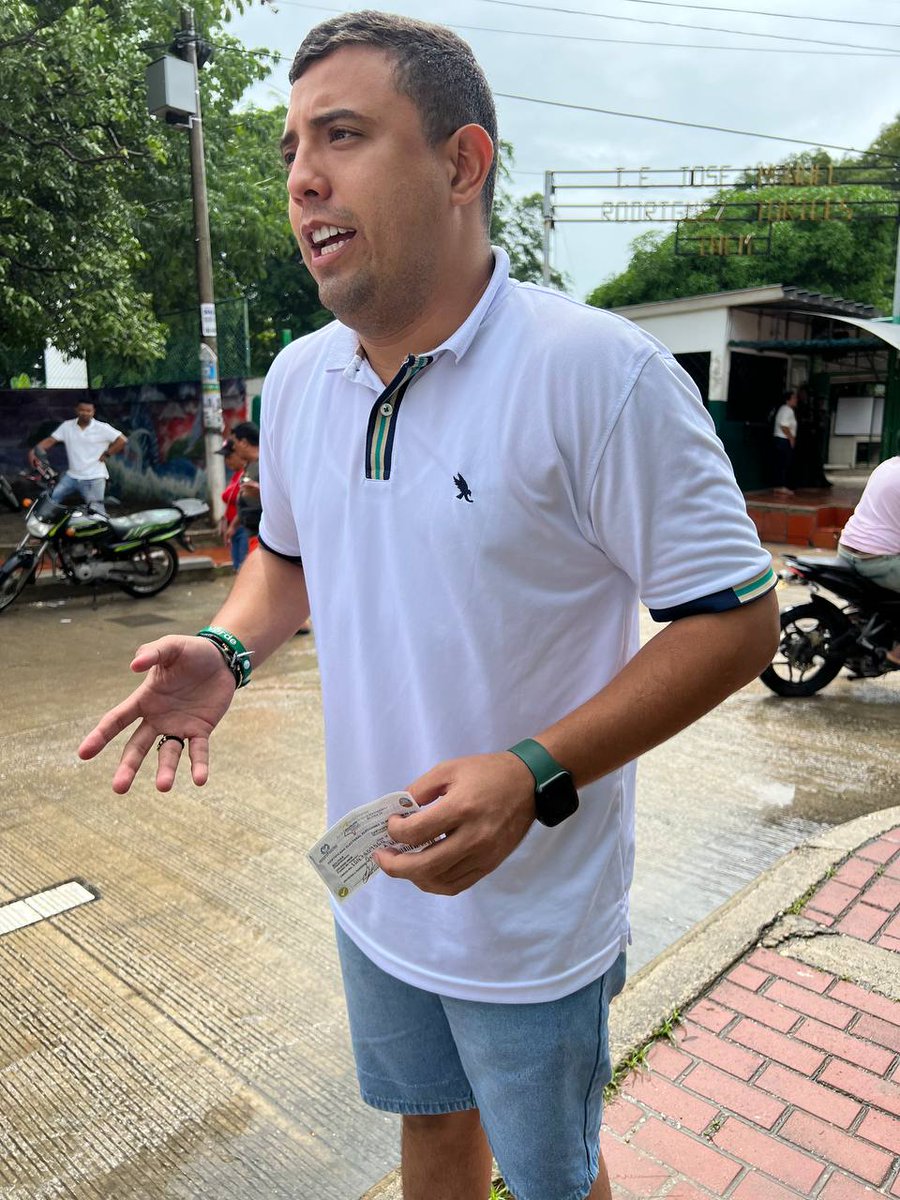 sergioaloserio's tweet photo. Desde temprano ejercí mi derecho al voto 🗳️ y ratifiqué mi voluntad de seguir sirviendo a mi ciudad. Invito a todos los cartageneros para que voten con responsabilidad y a conciencia por una mejor Cartagena. #VotaPorEl10DelVerde 🔟🌻 https://t.co/QDWuLgZMTW