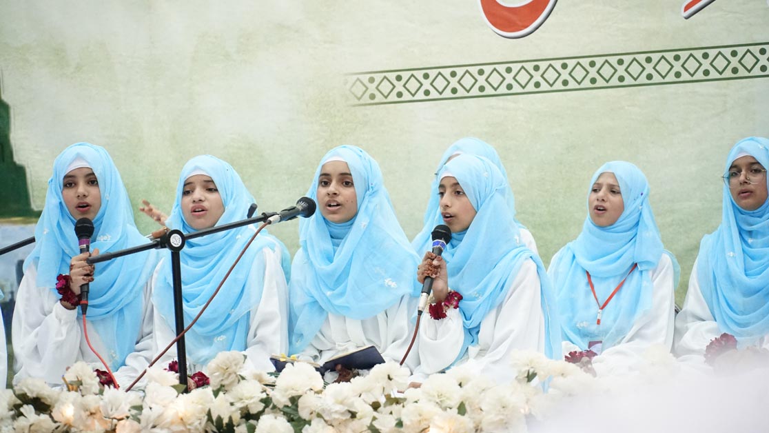 minhajwelfare's tweet photo. The talented girls from Aghosh School put together a beautiful Milad 🌹 to greet our visiting team members. Our deployees were truly impressed by the exceptional recitation and prowess of our female students.🎤.
🔗 https://t.co/wUh4Kol8sj
#MWF #PakistanDeployment https://t.co/mJBDthoi9D