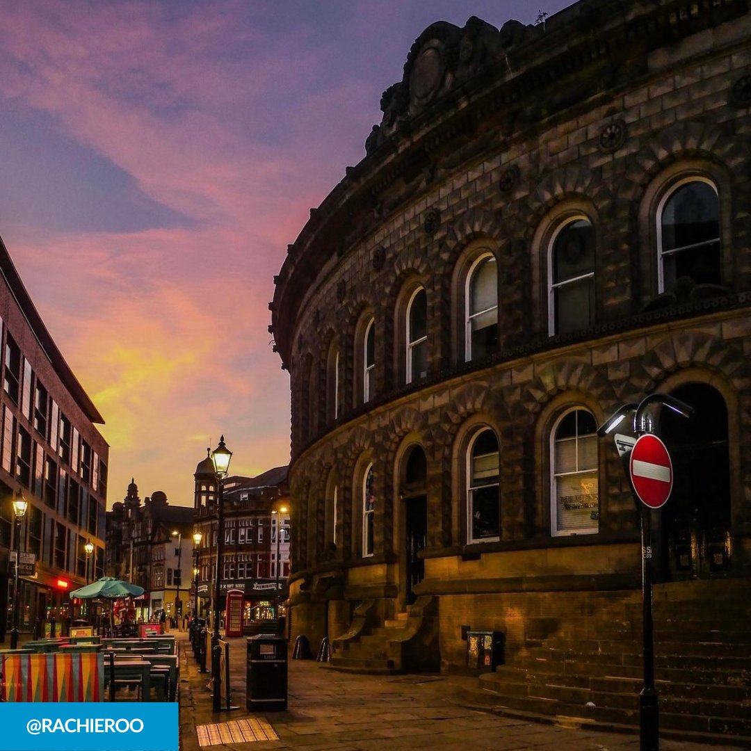 Leeds_List's tweet image. Just when you thought @leedscornex couldn’t get any more beautiful, along comes a picture-perfect sunset…

📸 rachieroo, Instagram

#cornexchange #leeds