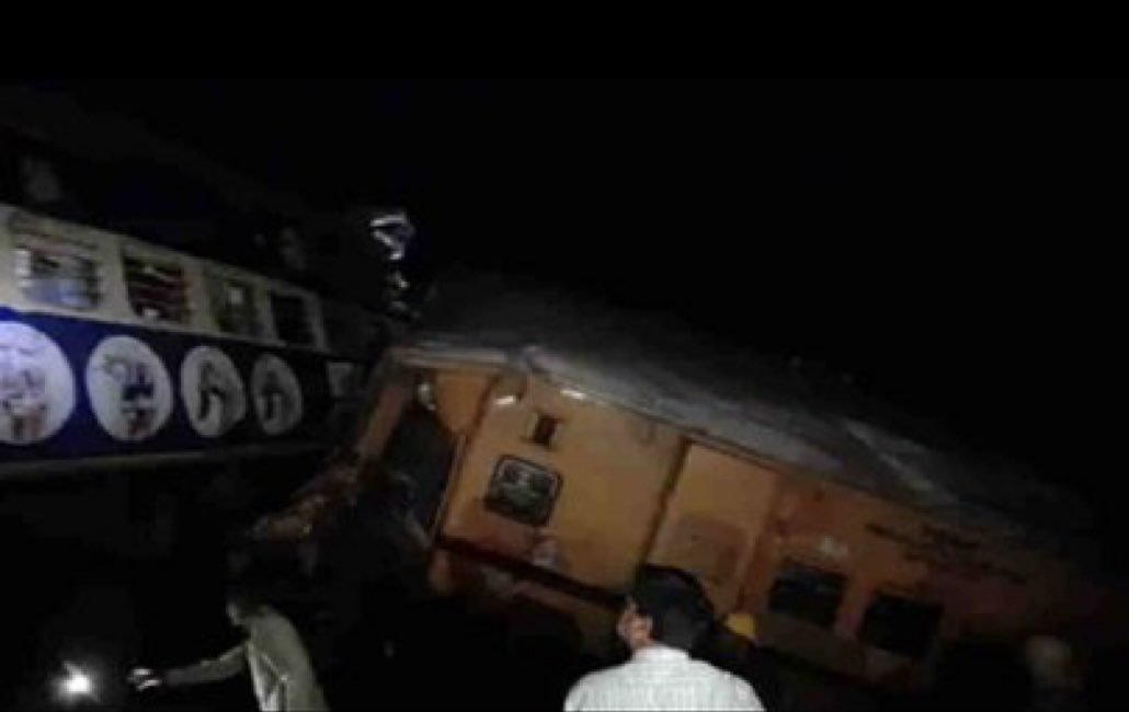 Deeply saddened by the loss of lives in the unfortunate train accident in Vizianagaram Andhra Pradesh 🙏🏻 

My sincere Condolences to the bereaved families and prayers for the speedy recovery of the injured 🙏🏻🙏🏻

#TrainDerailment  
#AndhraPradesh
