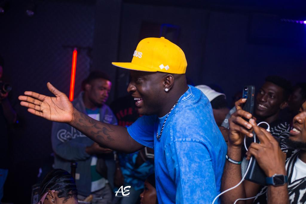 TheSilvapr's tweet photo. Reminding y'all how everyone turned up for Erigga's #FamilyTimeTheAlbum listening party. Real knows real and the energy was massive ๐ฅ #ItsFamilyTime https://t.co/6mRJ8ifTXQ