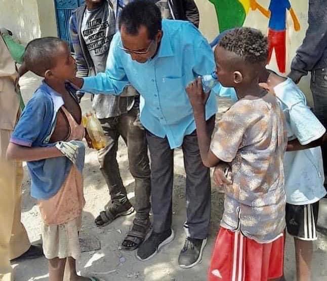 XisbigaTiir's tweet image. Dhammaan waxyaabaha  #waaweyn ,waa kuwo fudud,  badanna waxaa lagu sheegi karaa hal #erey sida: #Xorriyadda, #Caddaaladda, #Sharafta, #Waajibaadka, #Naxariista, iyo #RAJADA 
-
Xisbiga Tiir: #TASHI_TACAB_TACLIIN
xisbigatiir.so