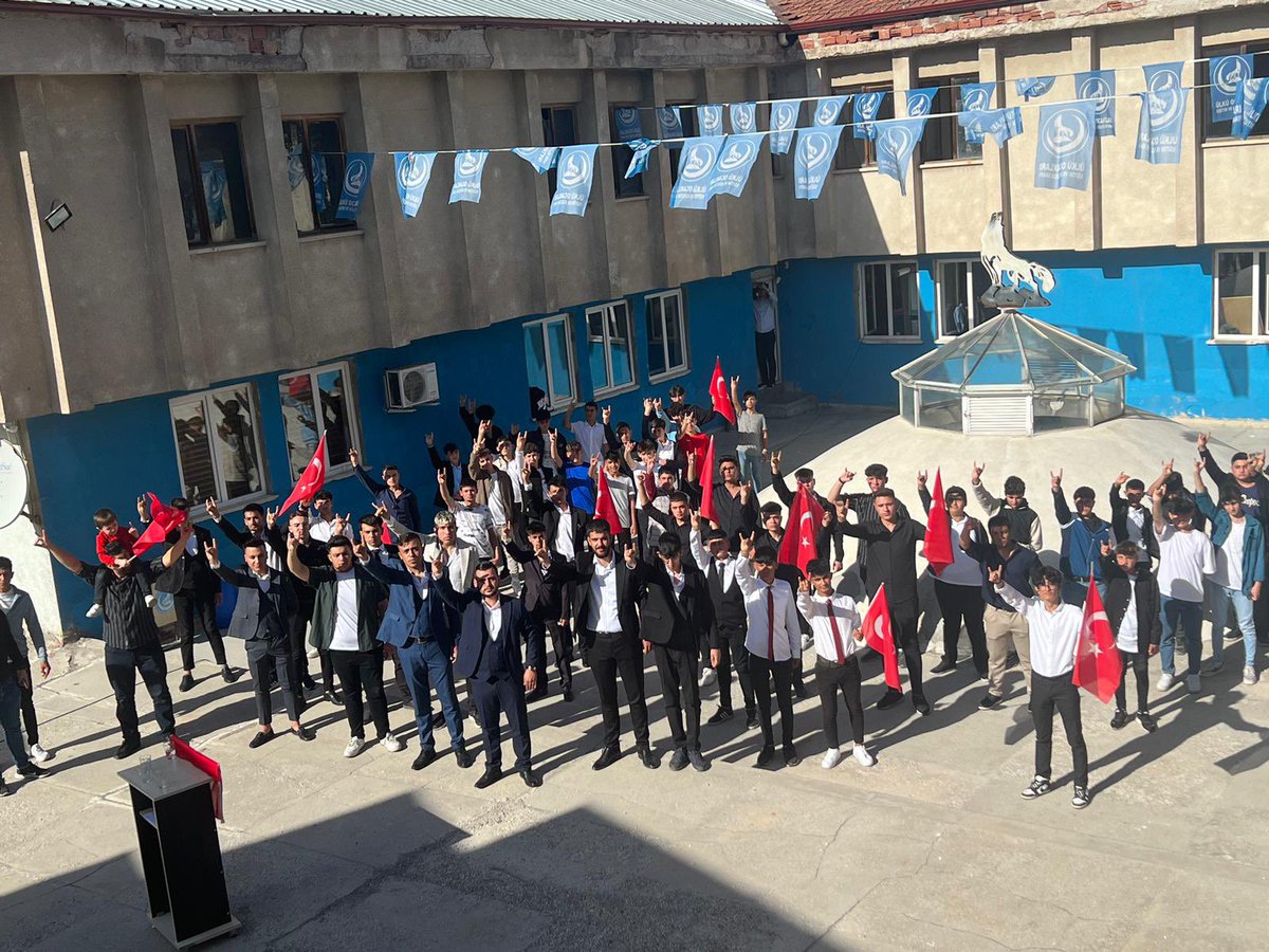 Cumhuriyetimizin kuruluşunun 100. Yılı kutlu olsun.🇹🇷