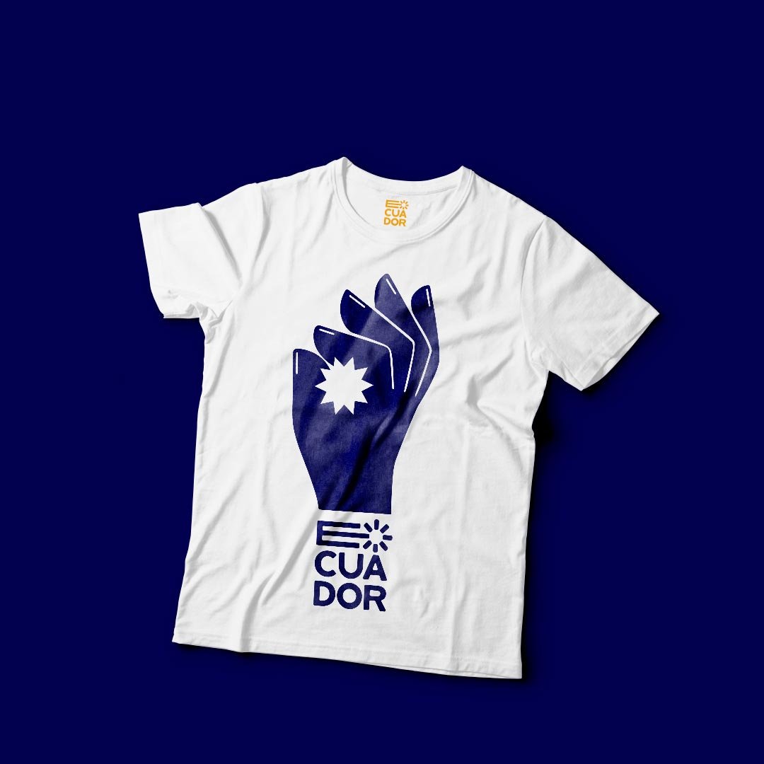 marcapais_ec's tweet photo. Las piezas de merchandising son fundamentales para promover nuestra marca con estilo. Para ello, nuestras prendas y productos tendrán diseños únicos y versátiles para todas las edades y personalidades. https://t.co/UcOOzdzH9v