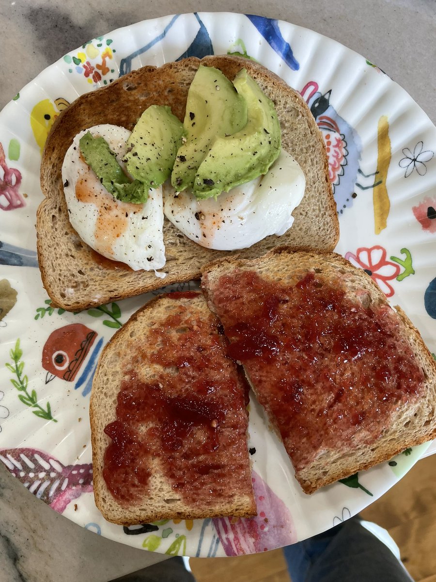 PapasKitchencks's tweet image. Sweet and savory 😋
#eggs #poached #Foodies ##sandwich