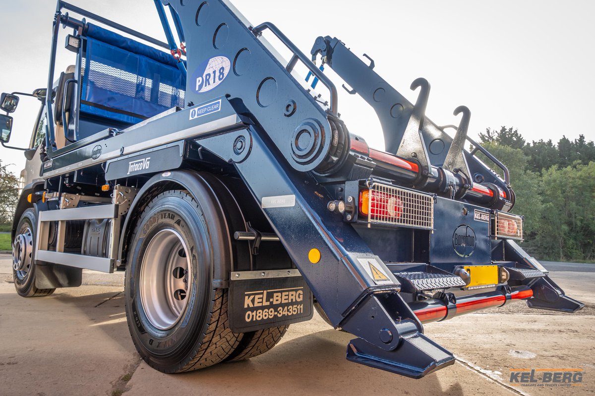 BoughtonLimited's tweet photo. JWitt Waste Recycling new DAF LF260 4x2 Boughton Skip Loader is ready and on the road! Complete with our PR18 skip loader equipment, and additionally fitted with reverse camera. 🙌

#SkipLoader #WasteRecycling #Sustainability #BoughtonEngineering https://t.co/hgxtA5qZV9