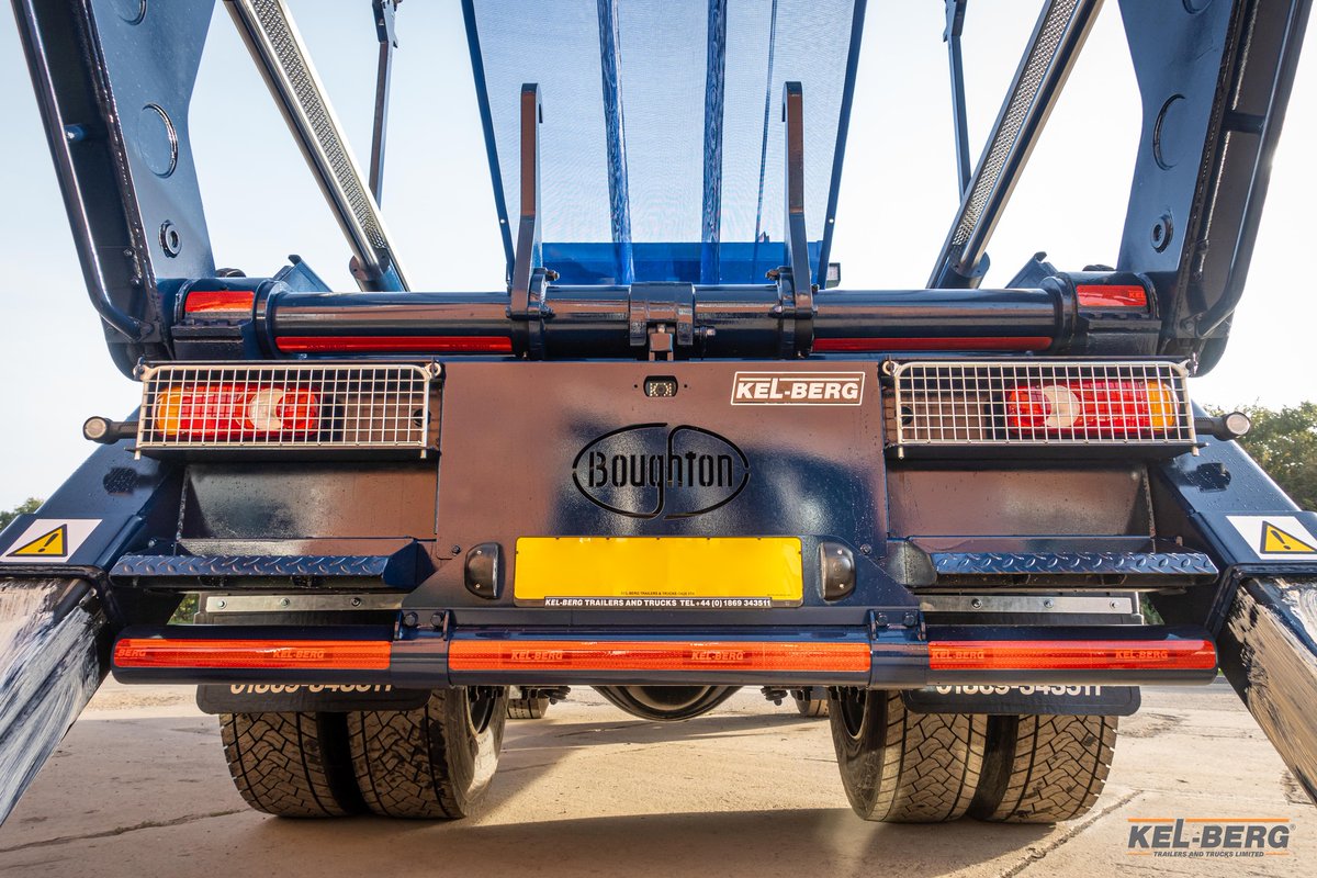 BoughtonLimited's tweet photo. JWitt Waste Recycling new DAF LF260 4x2 Boughton Skip Loader is ready and on the road! Complete with our PR18 skip loader equipment, and additionally fitted with reverse camera. 🙌

#SkipLoader #WasteRecycling #Sustainability #BoughtonEngineering https://t.co/hgxtA5qZV9