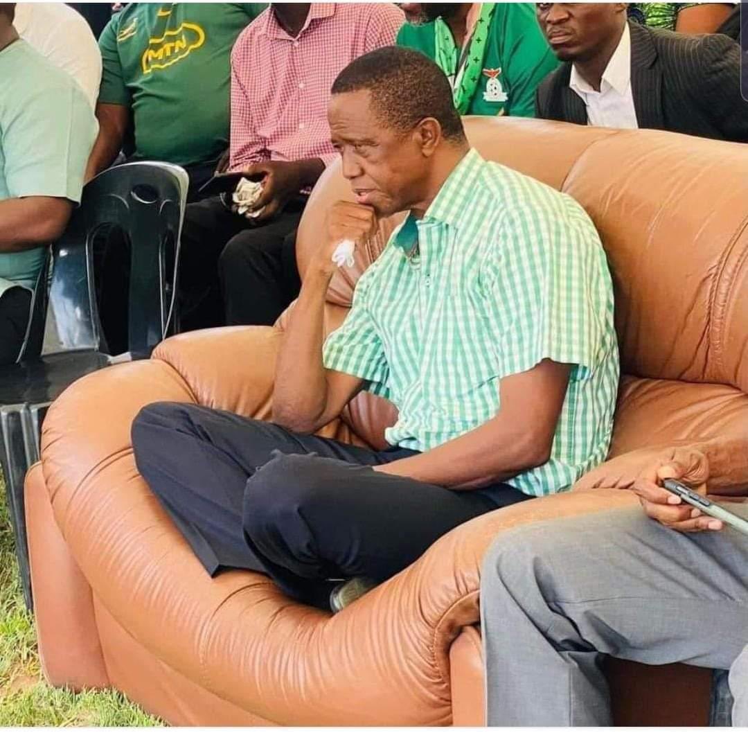 If you seat like this on my couch,Ninshi wayenda.