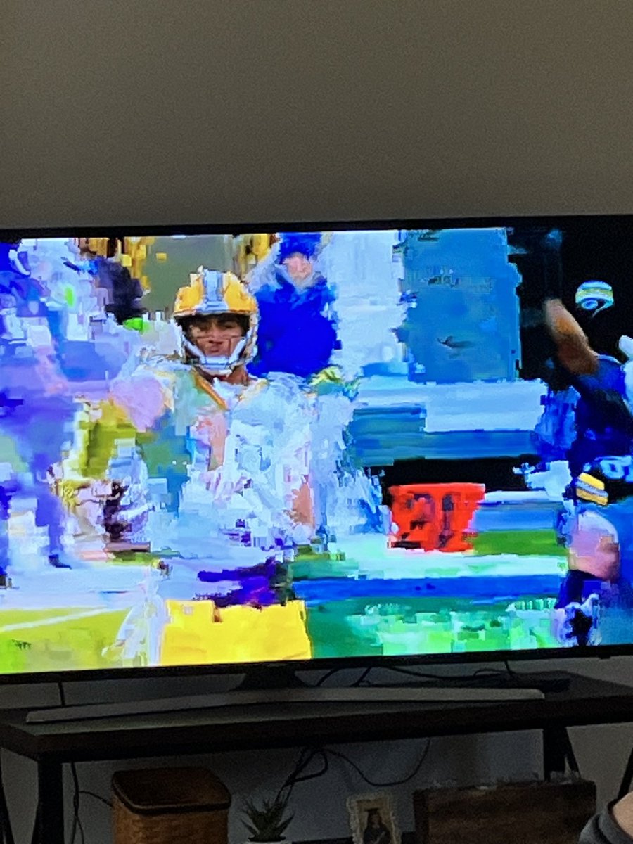 kwynia's tweet photo. @XfinitySupport HORRIBLE signal for Vikings/Packers game. Unacceptable.  This is NOT our connections. Happening at other homes around ours. ETA on fix? https://t.co/cevAOVYW3c