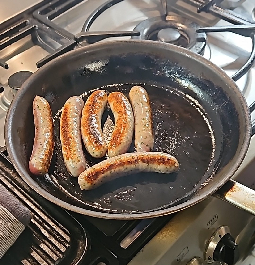 @o_burbidge @girlbutcher Great minds... Catherine is cooking @girlbutcher sausages too in order to make a sausage casserole. Yours looked great!