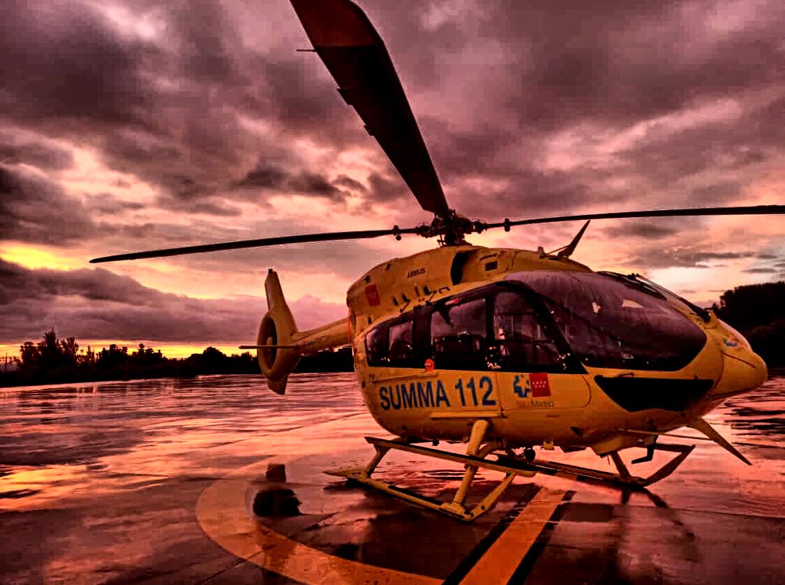 JunanGR's tweet photo. Cae la tarde sobre el SUMMA 01
#summa01 #summa
#emergenciasmadrid https://t.co/x3mie3O5j0