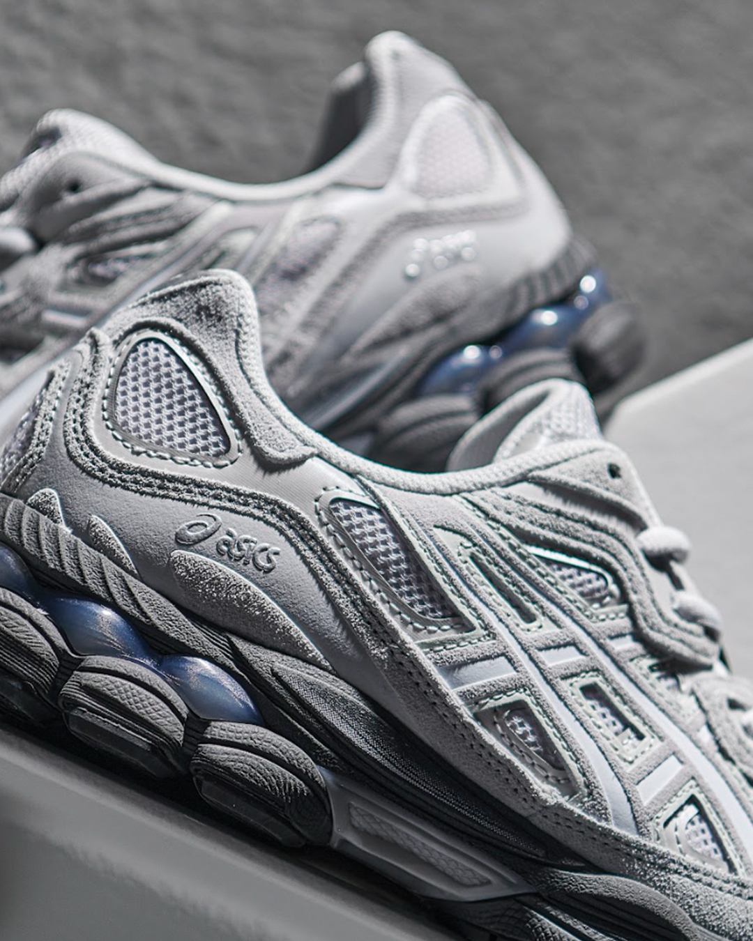 Asics 18 shop grey