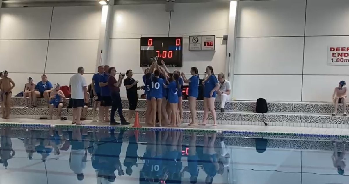 HalfMoonSWPC's tweet image. 10 years on from our last Irish Cup success,  @HalfMoonSWPC U13 girls won the @irlwaterpolo U13 Cup todays in a thrilling final against @SandycoveSWPC 5-4. A wonderful group of young girls well coached by Siobhan, Brian and Stephen. Let’s go!! 

#waterpolo #dublin #ireland #swim