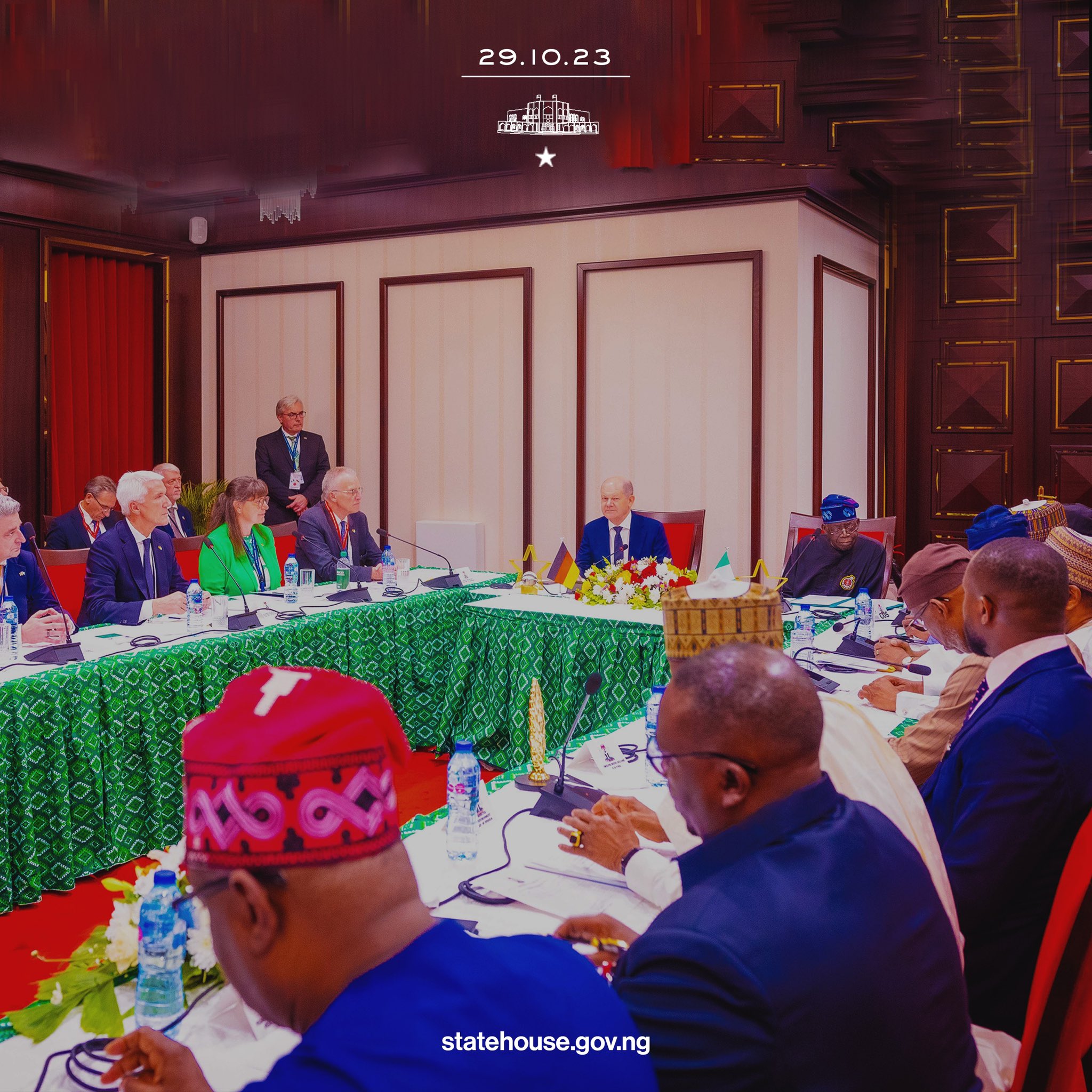 President Bola Tinubu @OfficialABAT receives German Chancellor, Olaf Scholz @OlafScholz, at the State House

#NigeriaGermanyBilateralTalks #AsoVillaToday #PhotoNews 

@Bundeskanzler