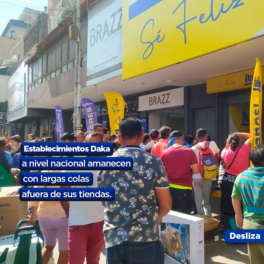 ElNacionalWeb's tweet photo. #ENPubli | Desde horas de la mañana se observan largas colas en distintas zonas del país, esto es lo que ha producido las #100horas de promoción de @tiendasdaka.
#29oct #100HorasDaka #Daka #ColasEnDaka #100horas #Venezuela #AEstaHora https://t.co/sENSSJ1xLw