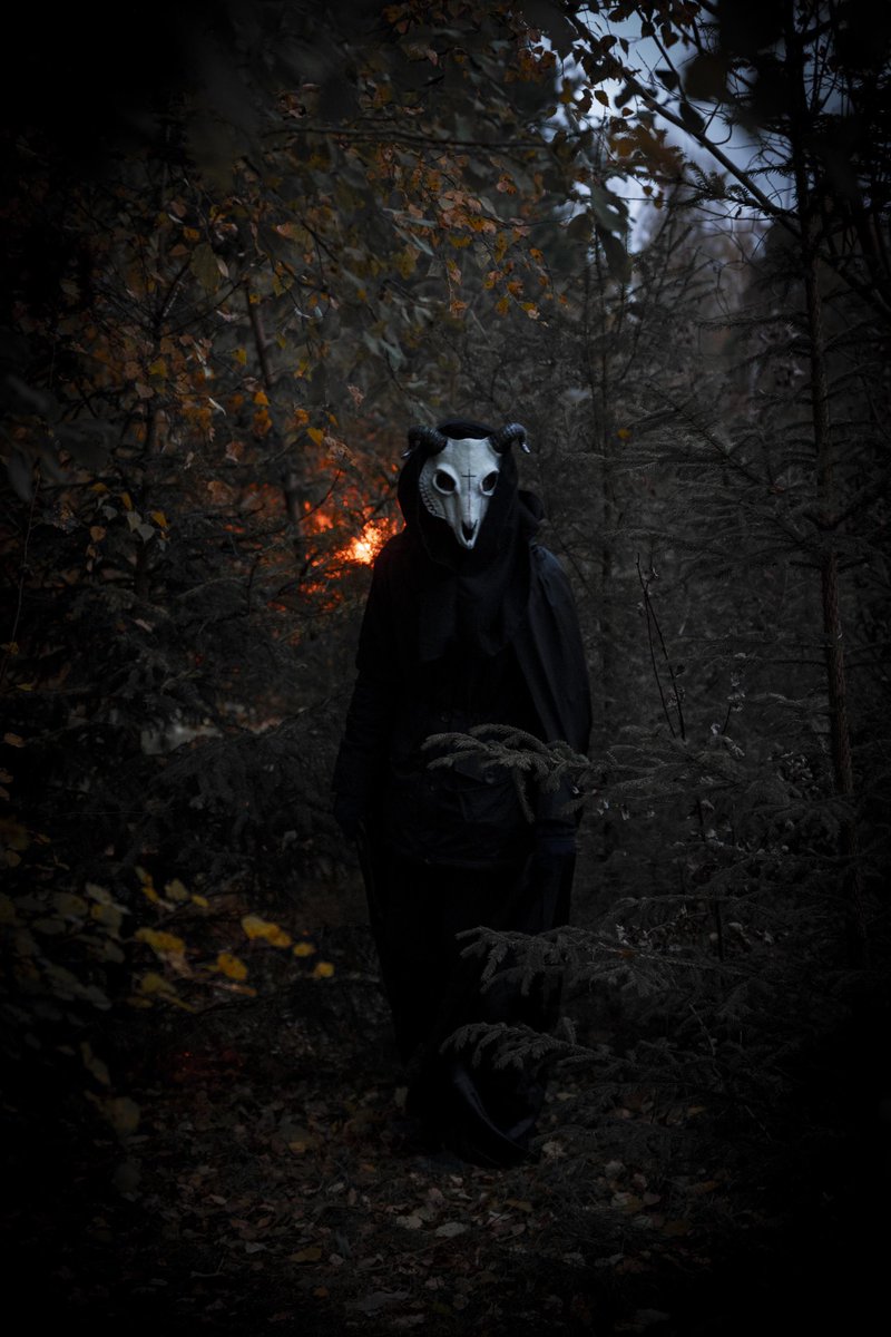 Xjulie99's tweet photo. Had some real fun time working yesterday 👌🏻 scared alot of kidzzz together with my friends 🎃🎃 https://t.co/Yxsx6iInv6