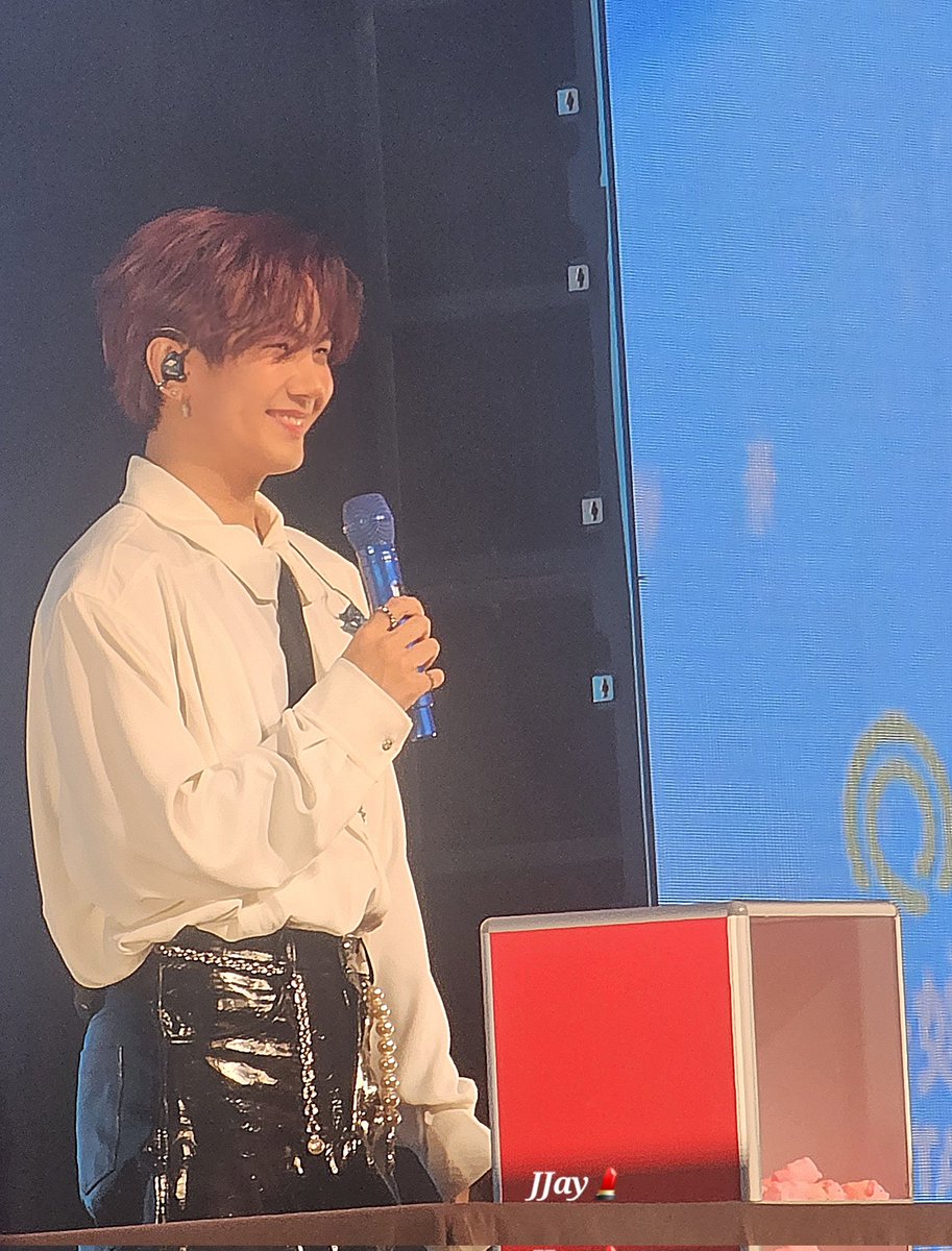 Please fasten your seat belt oops your belt ;)
โปรดคาดเข็มขัดของคุณด้วยค่ะ💙

#FanMeetingJinjianchenginHongKong #BuildJakapan 
<a href="/JakeB4rever/">BIU.</a>