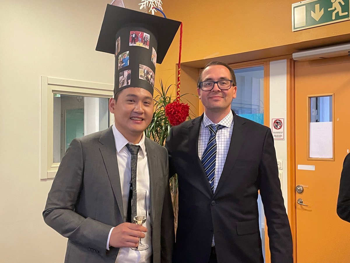 Congratulations to <a href="/Weifeng_Lin13/">Weifeng Lin</a> for successfully defending his PhD on Friday. Fantastic presentation &amp; great defense to complete his dissertation. Big thank you to the fantastic opponent <a href="/group_schroeder/">Schroeder Research Group</a> and all committee members for great discussions.#ProudPI #chemicalbiology