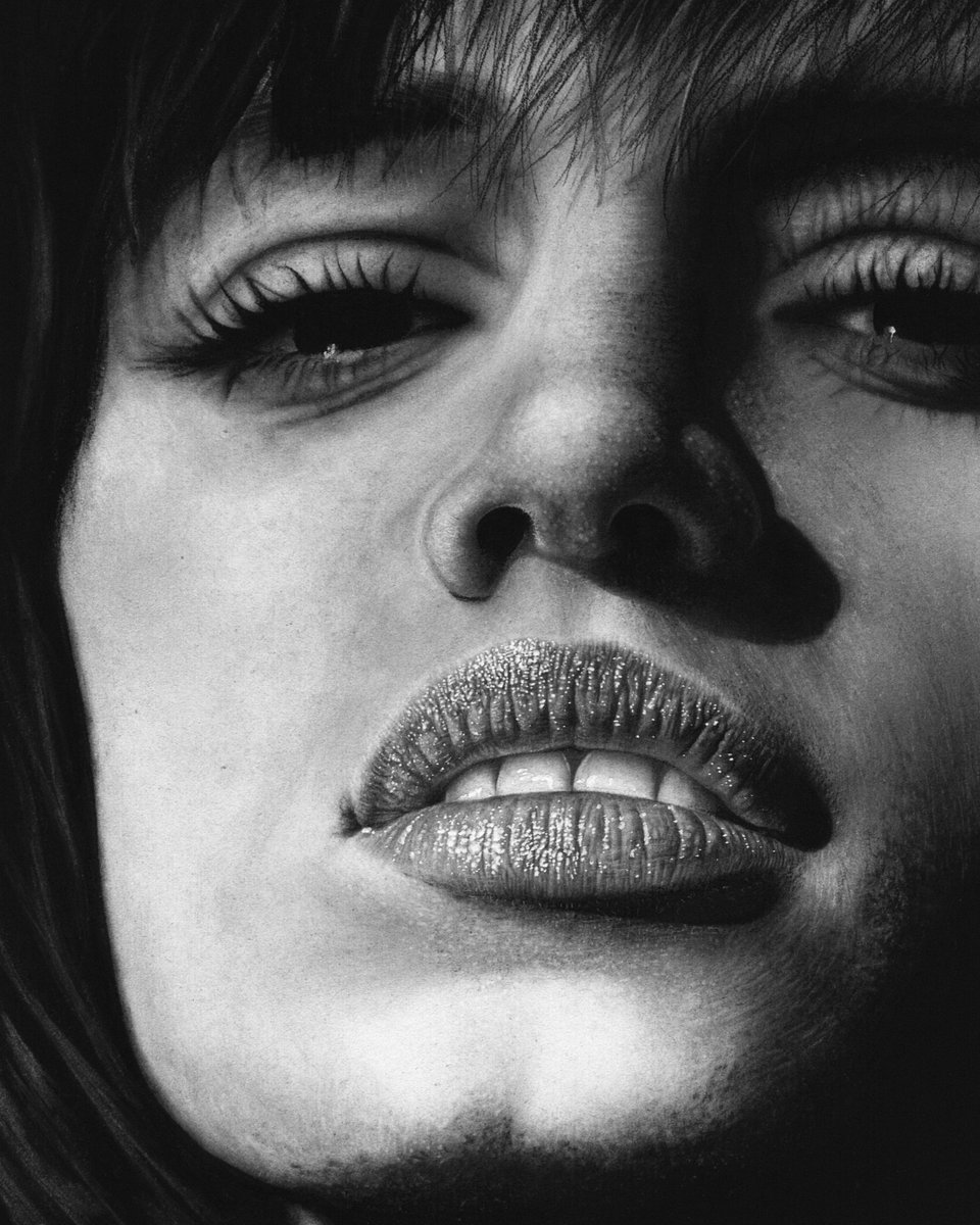 PENCIL DRAWING

"FADE"
Hand drew with pencil and graphite

Available on objkt 
Link below 

#tezosart #tezosnft #TEZOSTUESDAY