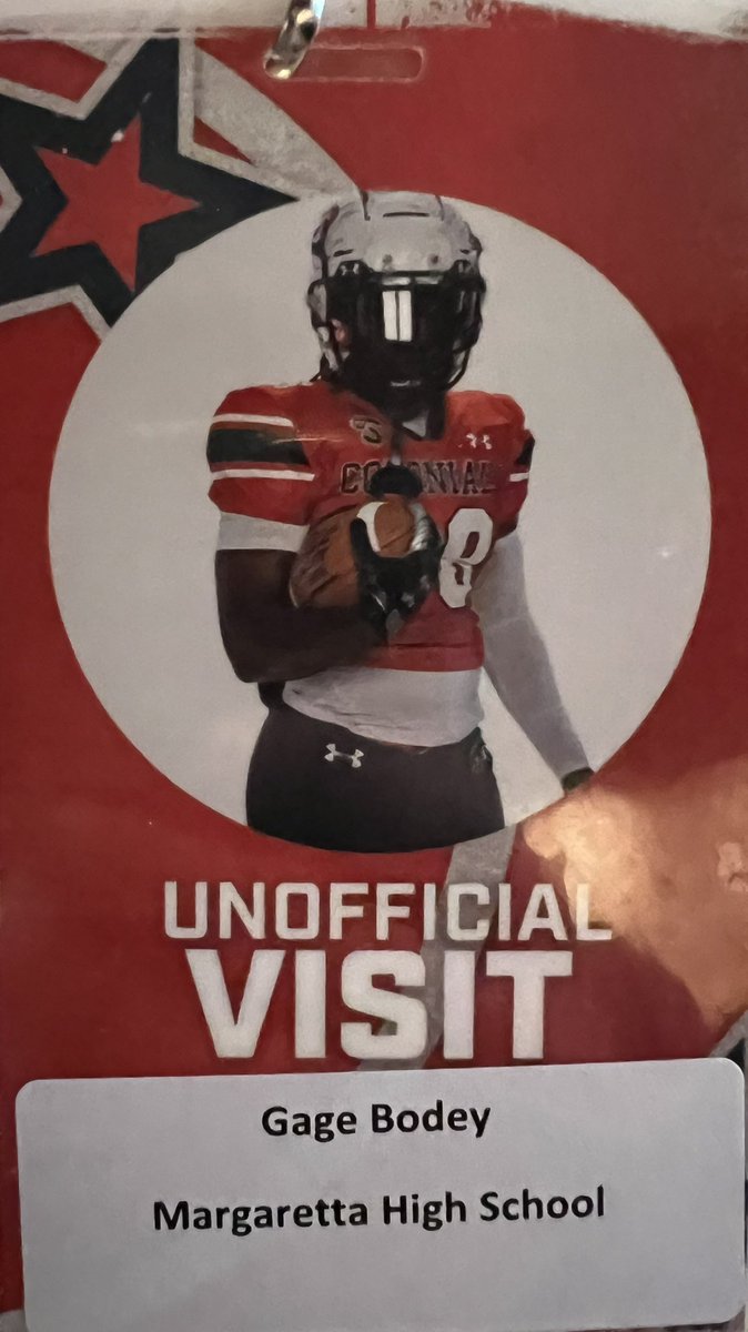 Had a great visit at Robert Morris yesterday! Thank you coaches I had a great time🏈🏈 <a href="/theDariusDavis/">Darius Davis</a> <a href="/coachtyler34/">Delbert Tyler II</a> <a href="/CoachFrenchFB/">John French</a>