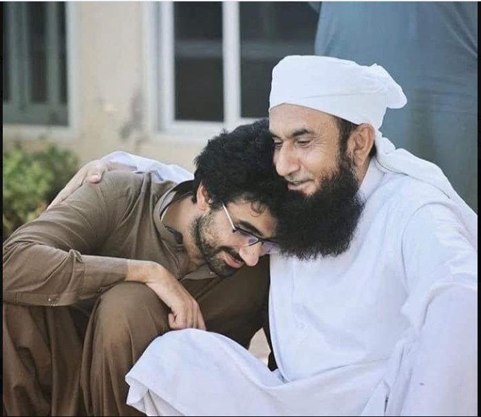 Ammarajutt3's tweet photo. انا للہ وانا الیہ راجعون 😭
this world is so cruel 💔
May Allah rest him peace 💐
#tariqjameel https://t.co/z2TEUPcORT